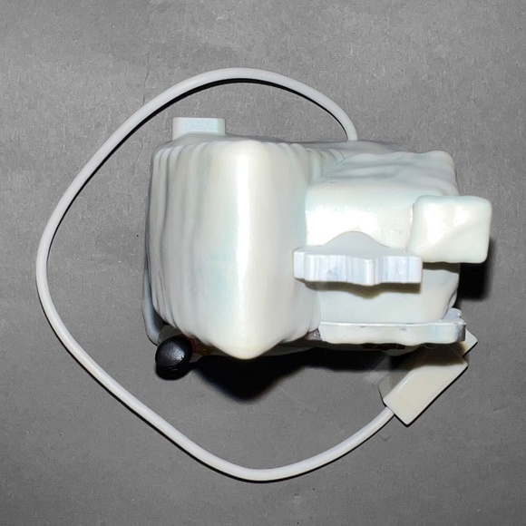 Vintage Hallmark Caroling Cottage - Picture 5 of 7